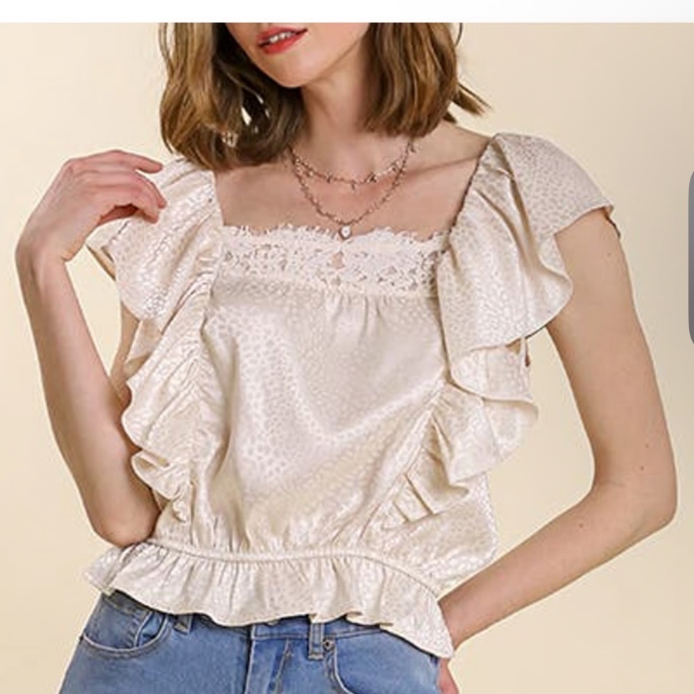 Umgee Satin Animal Print Jacquard Lace Neck Back Tie Ruffle Top Size Medium NWT